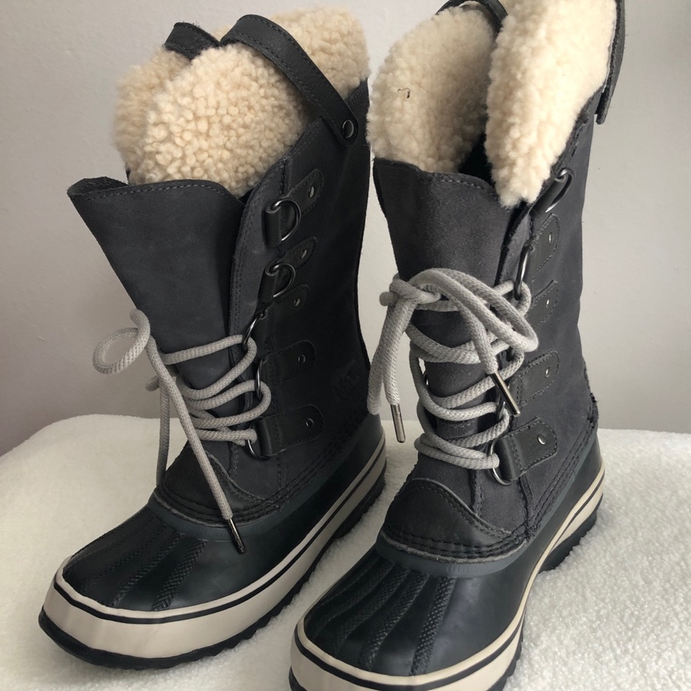 Women’s Joan of Artic Boot size 6 never worn